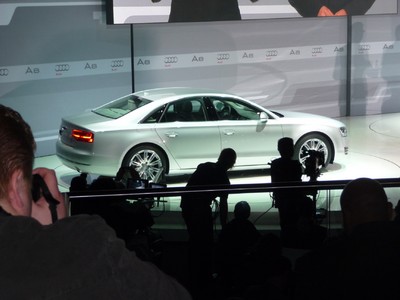 Audi A8-Präsentation in Miami: Hunderte Journalisten aus aller Welt erlebten den ersten Auftritt der neuen großen Audi-Limousine.