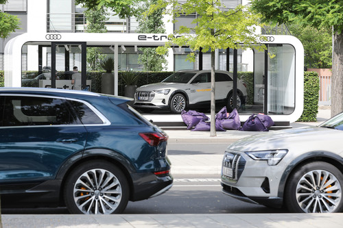 Audi e-Tron für Probefahrten in der Autostadt.