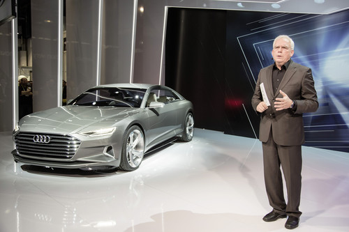 Audi-Entwicklungsvorstand Prof. Dr.-Ing. Ulrich Hackenberg mit dem Prologue Piloted Driving.