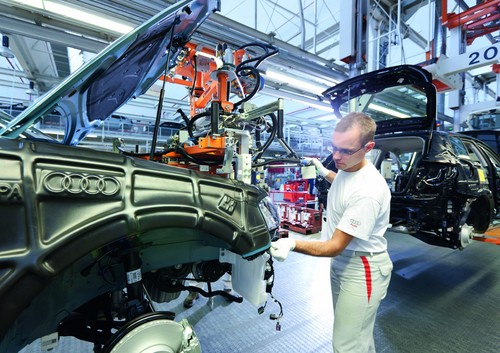 Audi hat bei der Arbeitssicherheit (hier die Montagelinie des A3 in Ingolstadt) erneut Bestwerte erzielt.
