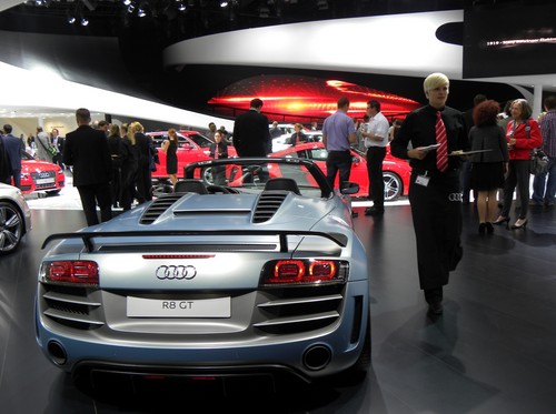 Audi-Pressekonferenz zum Audi Urban Future Summit: Große  Ereignisse beginnen mit Häppchen und Sekt.