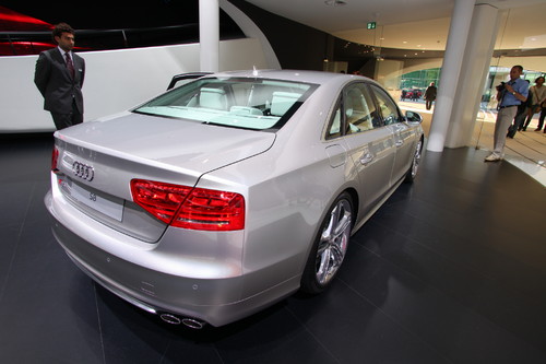 Audi S8.