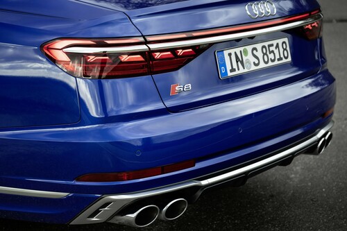 Audi S8.