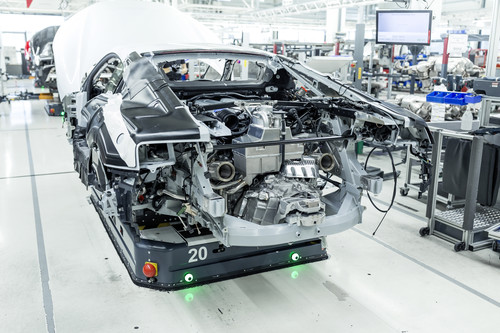 Audi-Sport-Manufaktur „Böllinger Höfe“: TFT im Bereich der R8-Montage.
