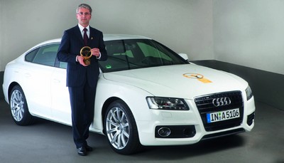 Audi-Vorsitzender Rupert Stadler nahm in Berlin &quot;Das Goldene Lenkrad&quot; für den Audi A5 Sportback entgegen.