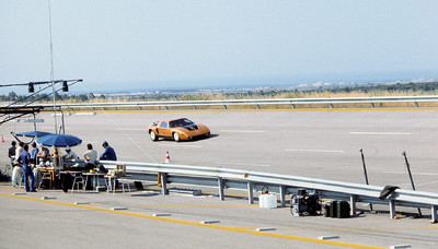 Auf 64-Stunden-Rekordfahrt: Der Mercedes-Benz C 111-IID mit Dieselmotor auf der Hochgeschwindigkeitsbahn in Nardo, 1976. Leiter aller C 111-Projekte ist Hans Liebold.