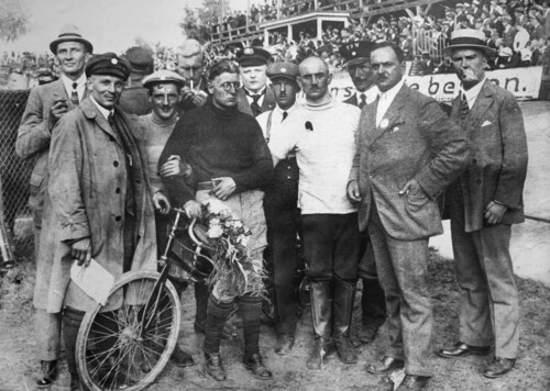Auf dem Opel-Oval wurden in den 1920er-Jahren auch Fahrradrennen ausgetragen.