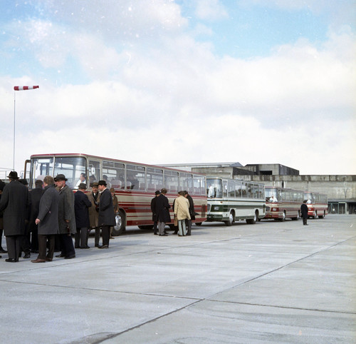 Auf der Teststrecke in München präsentierte MAN im Februar 1970 einen der weltweit ersten Elektrobusse.
