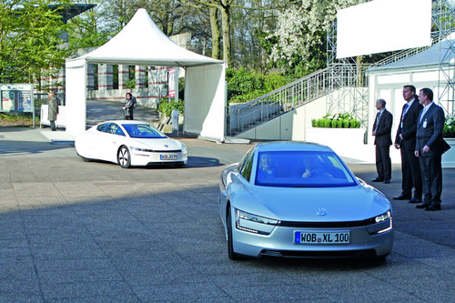 Aufsichtsratschef Piëch und Vorstandsvorsitzender Winterkorn fuhren mit dem Ein-Liter-Auto zur Hauptversammlung.