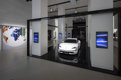 Ausstellung „Porsche – Pionier der Elektromobilität“ in Berlin.