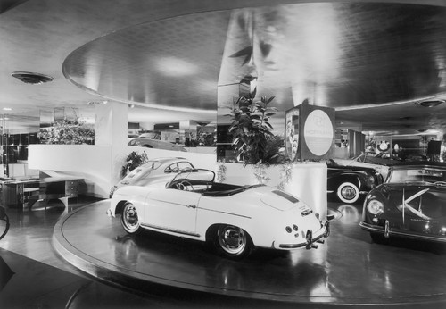 Ausstellungsräume der Hoffman Motor Car Company in der Park Avenue in New York (1954).