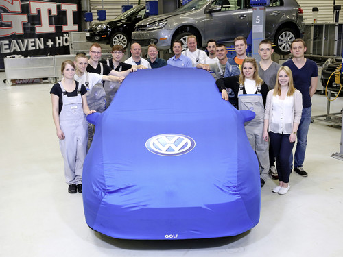 Auszubildende des Volkswagen-Konzerns entwickeln einzigartigen Golf GTI.