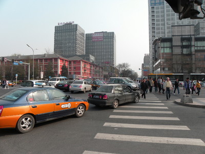 Auto China 2010: Ein der harmloseren Kreuzungsszenen an einer weniger wichtigen Pekinger Straße.