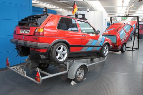 Automuseum Volkswagen – 40 Jahre Golf GTI: GTI-Boot und -Flugobjekt (1988).