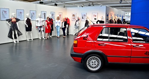Automuseum Volkswagen – 40 Jahre Golf GTI: GTI-Modekollektion.