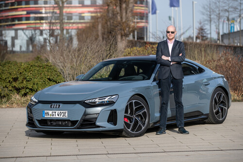 Autor Jens Meiners am Audi e-Tron GT.