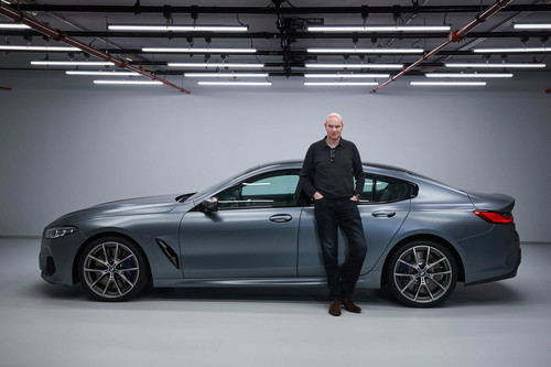 Autor Jens Meiners mit dem BMW 8er Gran Coupé.