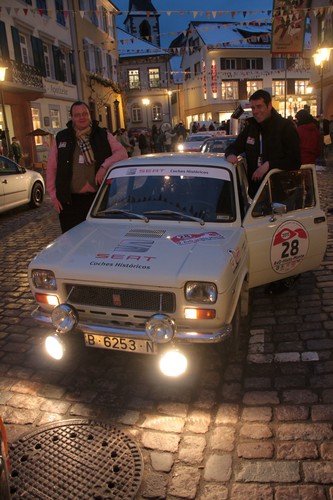 AvD-Histo-Monte 2015: Unsere Autoren Tim Westermann (r.) und Alexander Voigt sind mit einem Seat 127 Rallye von 1973 dabei. 