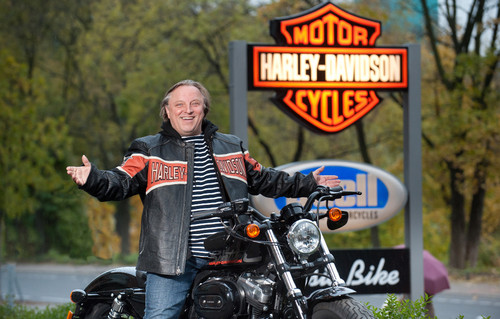 Axel Prahl fährt Harley-Davidson Forty-Eight.