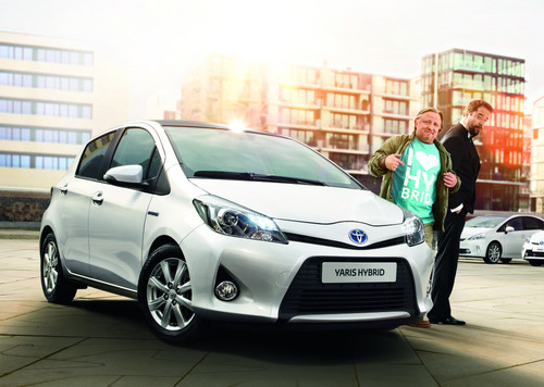Axel Prahl und Jan Josef Liefers sind Markenbotschafter für Toyotas Hybrid-Kampagne.