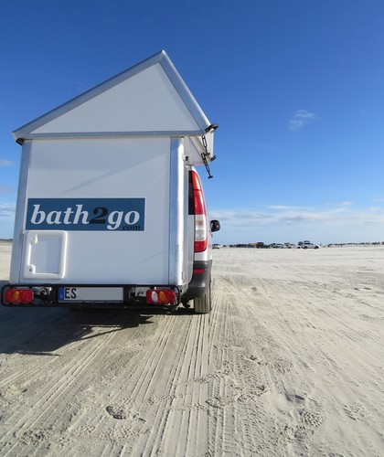 Bath2go: Sanitärabteil als Heckaufsatz für Campingbusse.