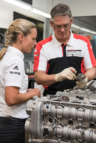 Bei Porsche arbeiten immer mehr Frauen – so wie Anika Förster (hier beim Rotationseinsatz in den USA). Inzwischen leitet die Ingenieurin für Bekleidungstechnik die Fahrwerkmontage im Porsche-Stammwerk Zuffenhausen.