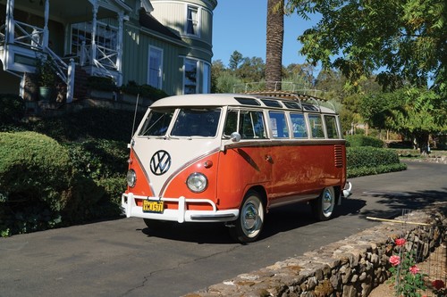 Bei RM Sotheby&#039;s versteigert: Der VW Bus Deluxe (1960) für 207 200 Dollar (176 100 Euro).