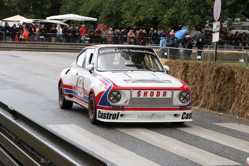 Beim Oldtimer-Grand-Prix startet der siebenfache deutsche Rallye-Champion Matthias Kahle in der Rundstreckenversion des legendären Skoda 130 RS,  mit dem die Marke 1981 die Herstellerwertung der Tourenwagen-Europameisterschaft gewann.