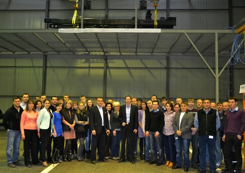 Belegschaft des mit Daimler-Partner Kamaz betriebenen 50:50 Joint Venture Mercedes-Benz Trucks Vostok (MBTV) in Naberzhnye Chelny.
