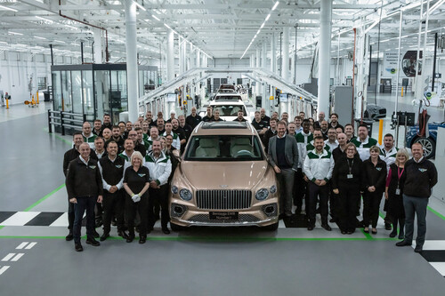 Bentley hat mit der Produktion des Bentayga EWB begonnen.