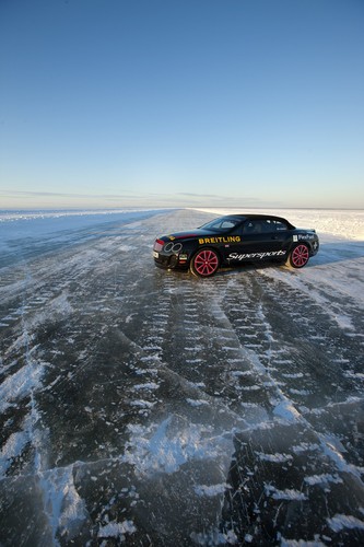 Bentley stellte mit einem Continental Supersports Convertible einen neuen Geschwindigkeitrekord auf Eis auf.