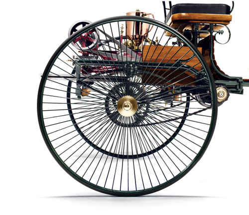 Benz Patent-Motorwagen aus dem Jahr 1886 (Replica), das erste Automobil der Welt.