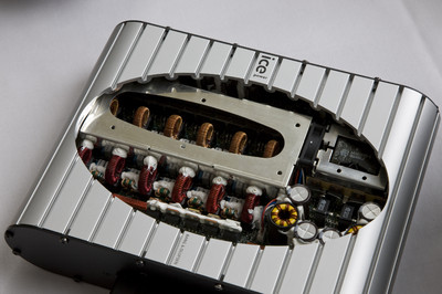 Beo-Sound-System im Mercedes-Benz SLS AMG: der aufgeschnittene ICE-Power-Verstärker mit 750 Watt Leistung.