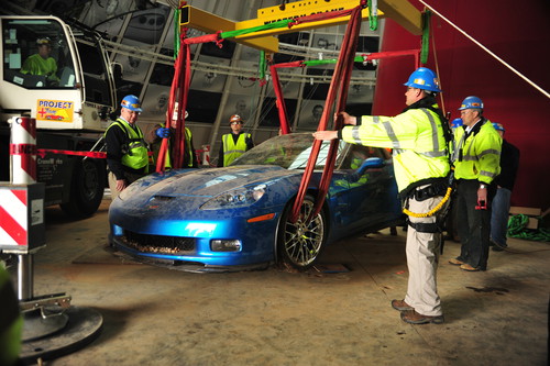 Bergung: Chevrolet Corvette Blue Devil ZR1 auf sicherem Boden.