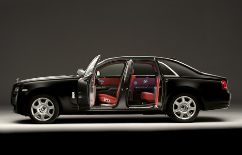 Bespoke-Design: Rolls-Royce Matt Black Ghost.