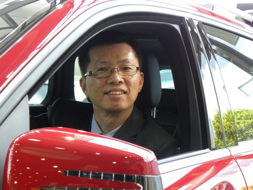Besuch beim Mercedes-´Händler Shanghai Star: Deputy General Manager Andrew Lin.