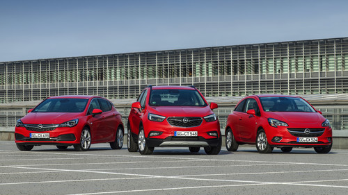 Blablacar-„Botschafter“ profitieren von besonderen Angeboten für ausgewählte Opel-Modelle wie Astra, Mokka X und Corsa (v.l.).