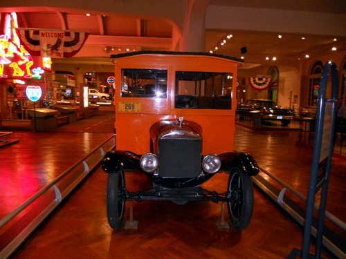 Bluebird Schoolbus - Ford Modell TT Truck - 1927.