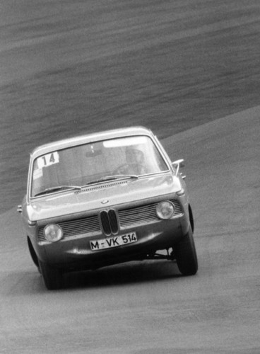 BMW 1800 TI beim 12-Stunden-Rennen auf dem Nürburgring 1964.