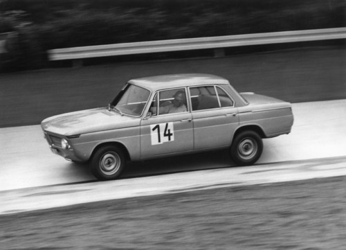 BMW 1800 TI beim 12-Stunden-Rennen auf dem Nürburgring 1964.