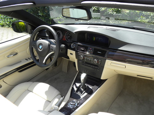 BMW 330i Cabrio.
