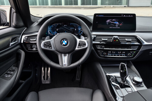 BMW 545e x-Drive.