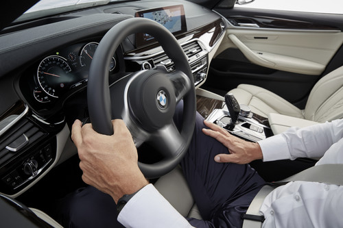 BMW-Autobahnassistent mit automatischem Spurwechsel.