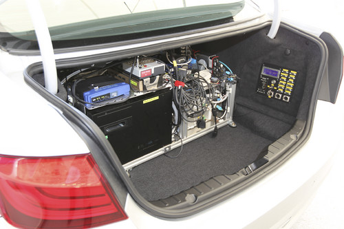 BMW erprobt mit einer 5er-Limousine als Technikträger das hochautomatisierte Fahren auf der Autobahn.