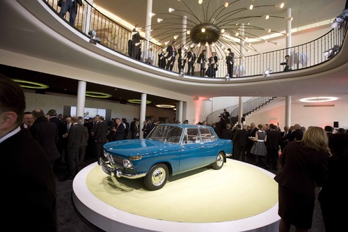 BMW feierte mit einem Festakt den Neubeginn vor 50 Jahren.