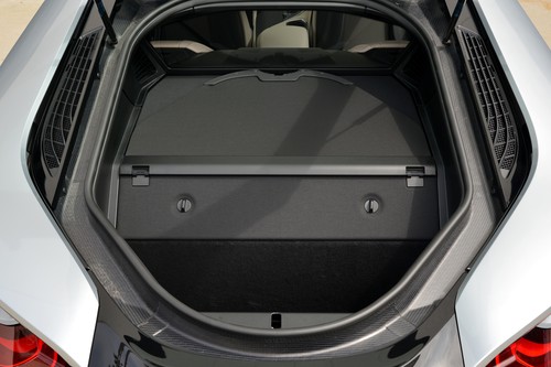 BMW i8: 150 Liter-Abteil für Gepäck.