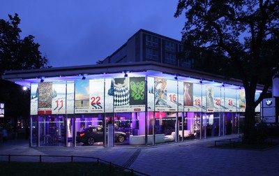 BMW-Kunstadventskalender in München.