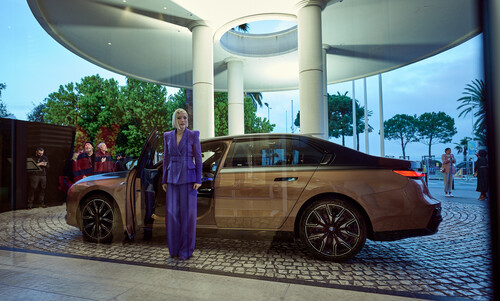 BMW Kurzfilm &quot;The Calm&quot; mit Elektro-Topmodell i7 M70 xDrive und Schauspielerin Pom Klementieff.