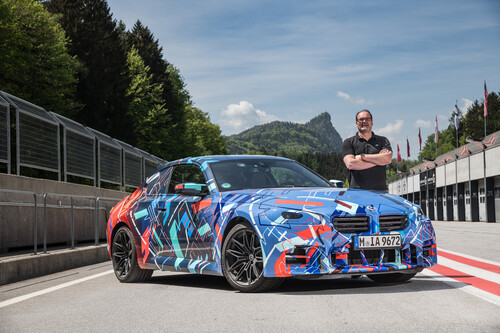 BMW M2 und unser Autor Matthias Knödler.