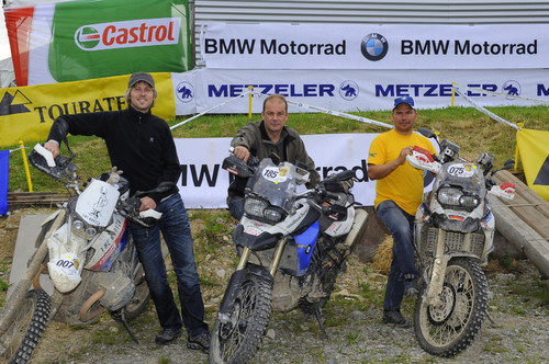 BMW-Motorrad-GS-Challenge 2012: Thomas Donnecker, Alexander Métayer und Tobias Weiser (von links) vertreten die deutschen Farben bei der GS-Trophy in Südamerika.
